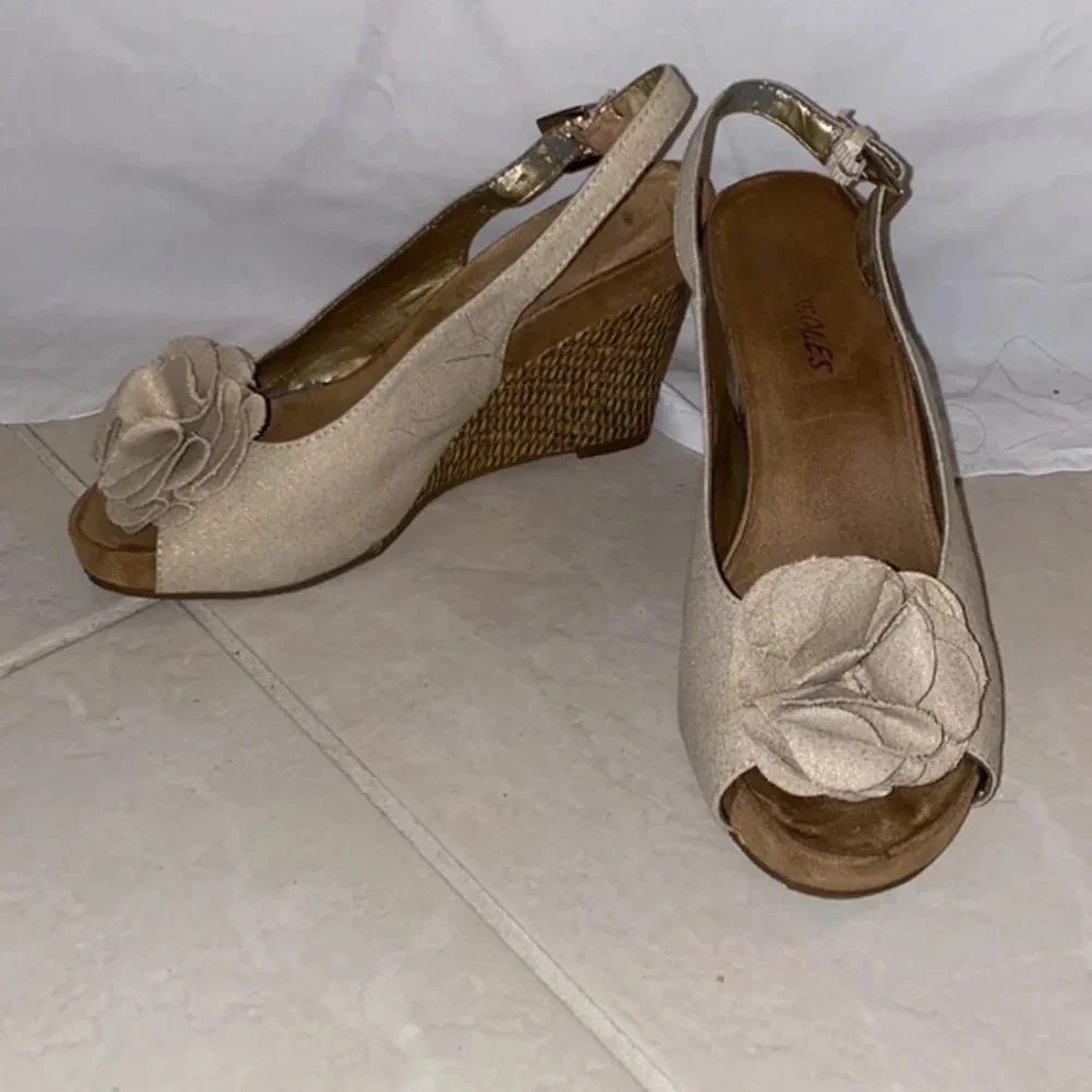 Aerosoles‎ flower espadrille heel